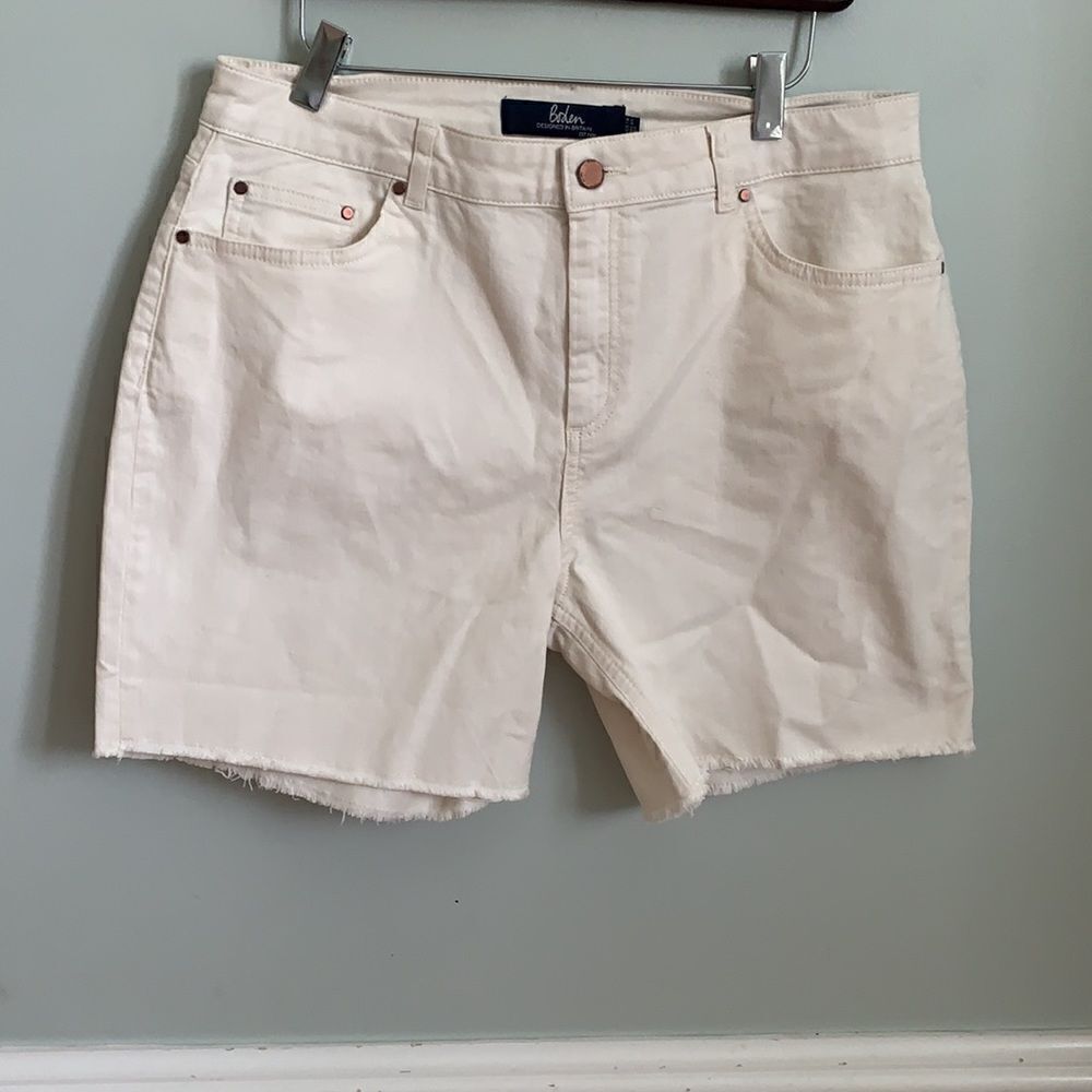 Boden The Salcombe shorts in Ecru 10 6” - Picture 3 of 7